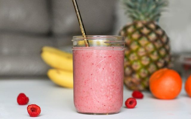 AVOCADO BANANA BERRY SMOOTHIE